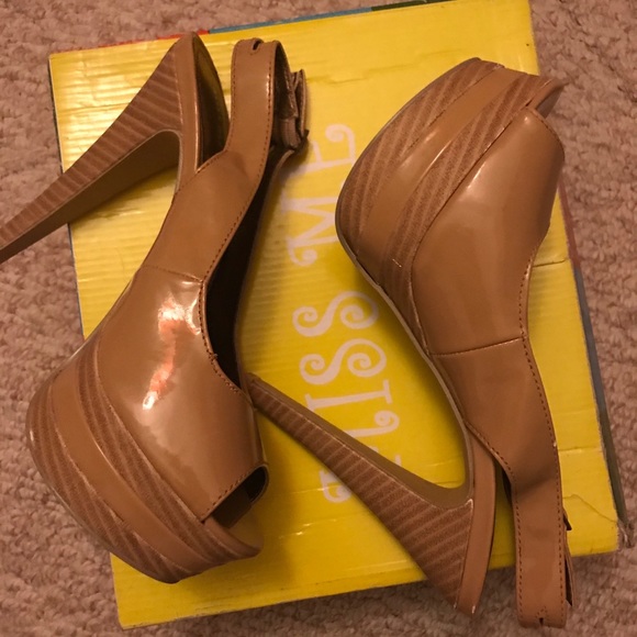Never worn Miss me tan heel - Picture 3 of 4